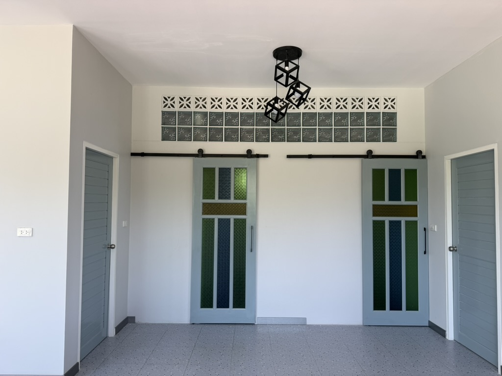 doors to bath&laundry room